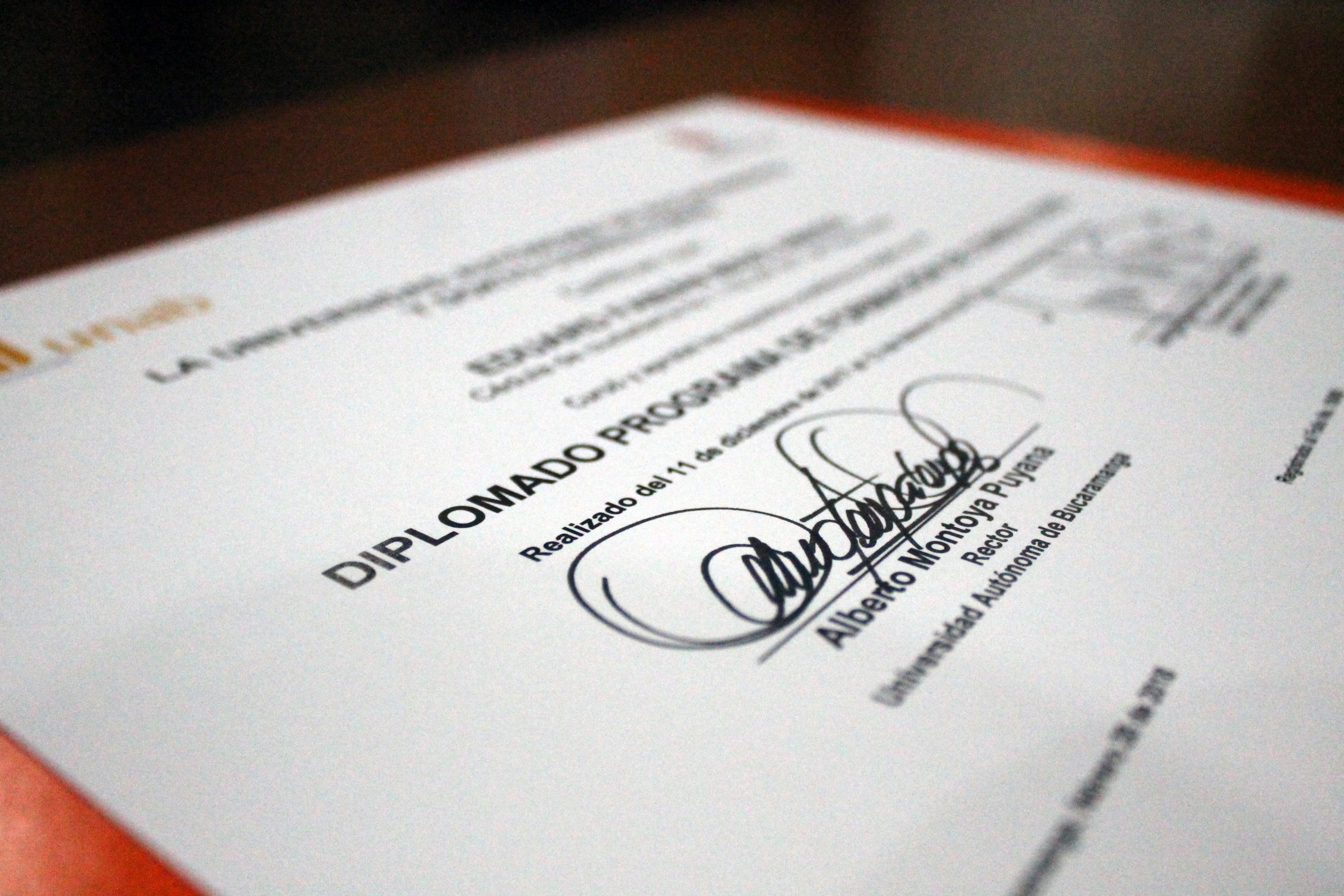 Docentes UNAB se certifican como Consultores