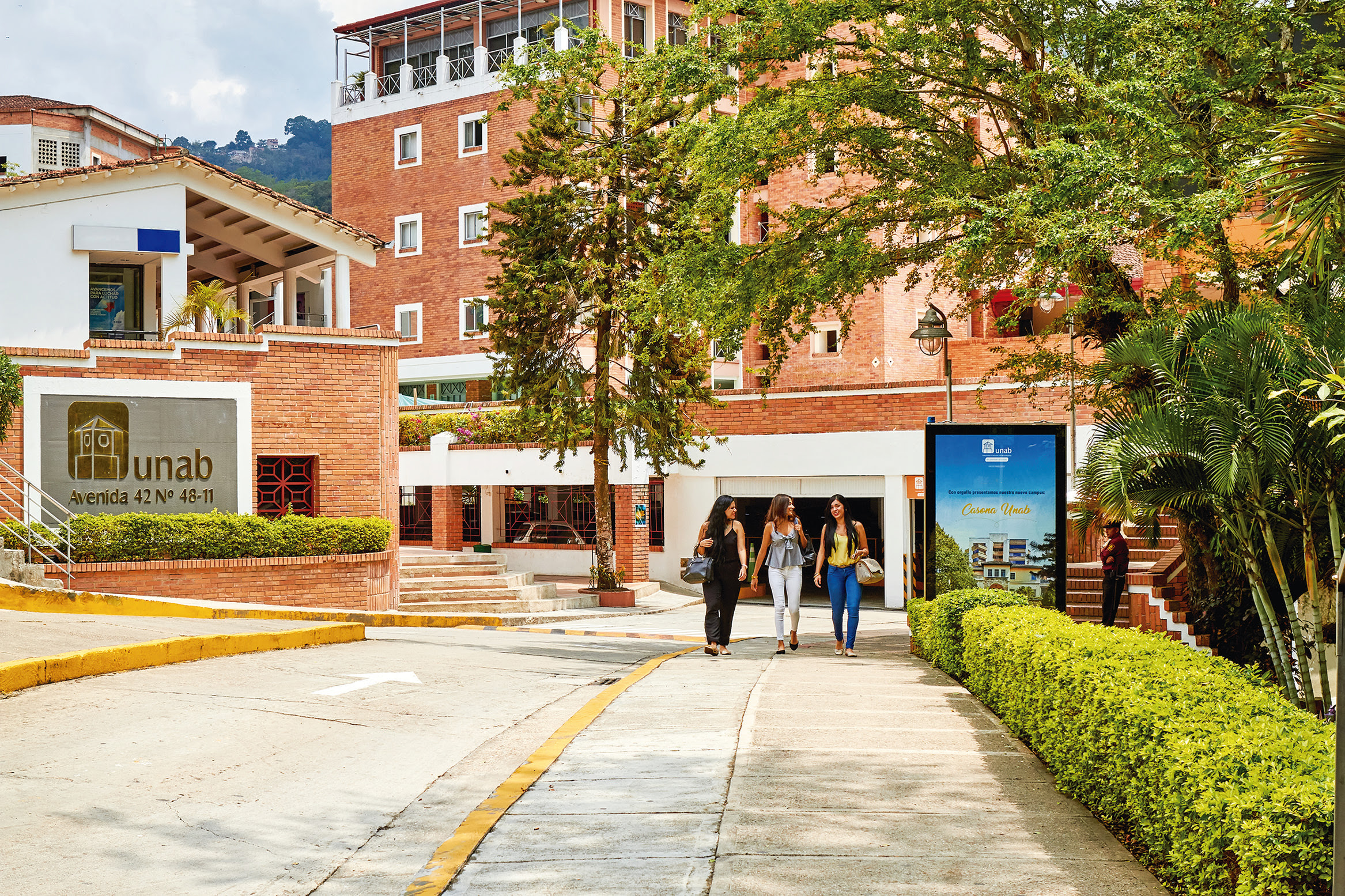 Programas de la UNAB se destacan en ranking académico de la Revista Dinero