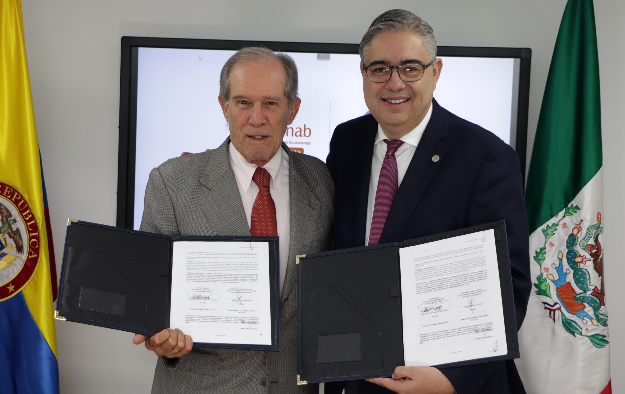 UNAB y TEC de Monterrey sellan alianza en campus AURA Creative