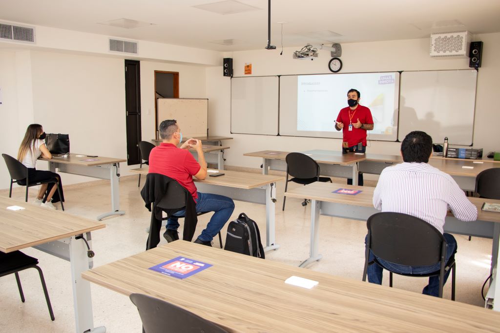 Teleclases, la más reciente solución tecnológica implementada por la UNAB
