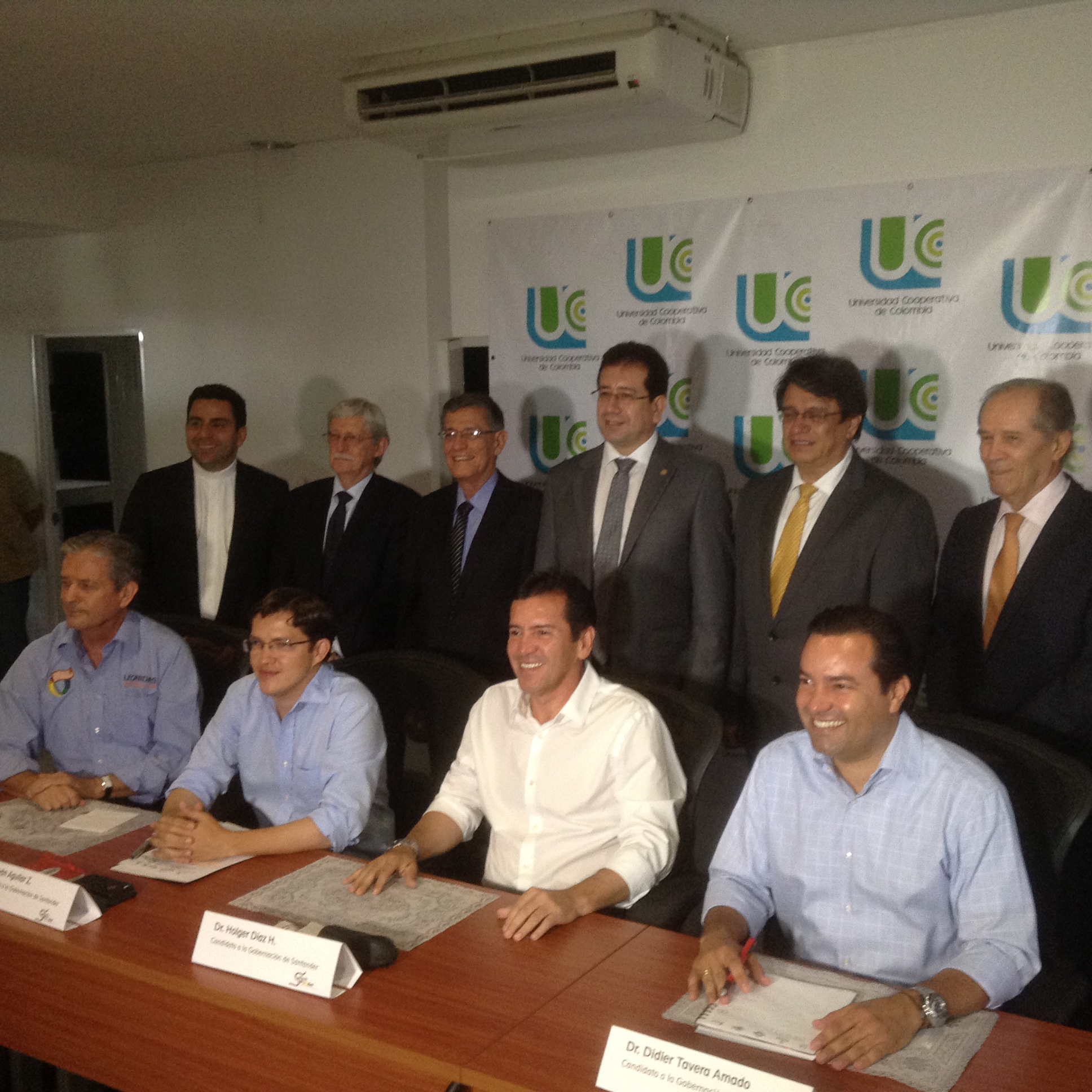 Rectores de universidades de Santander se reúnen con candidatos a la Gobernación