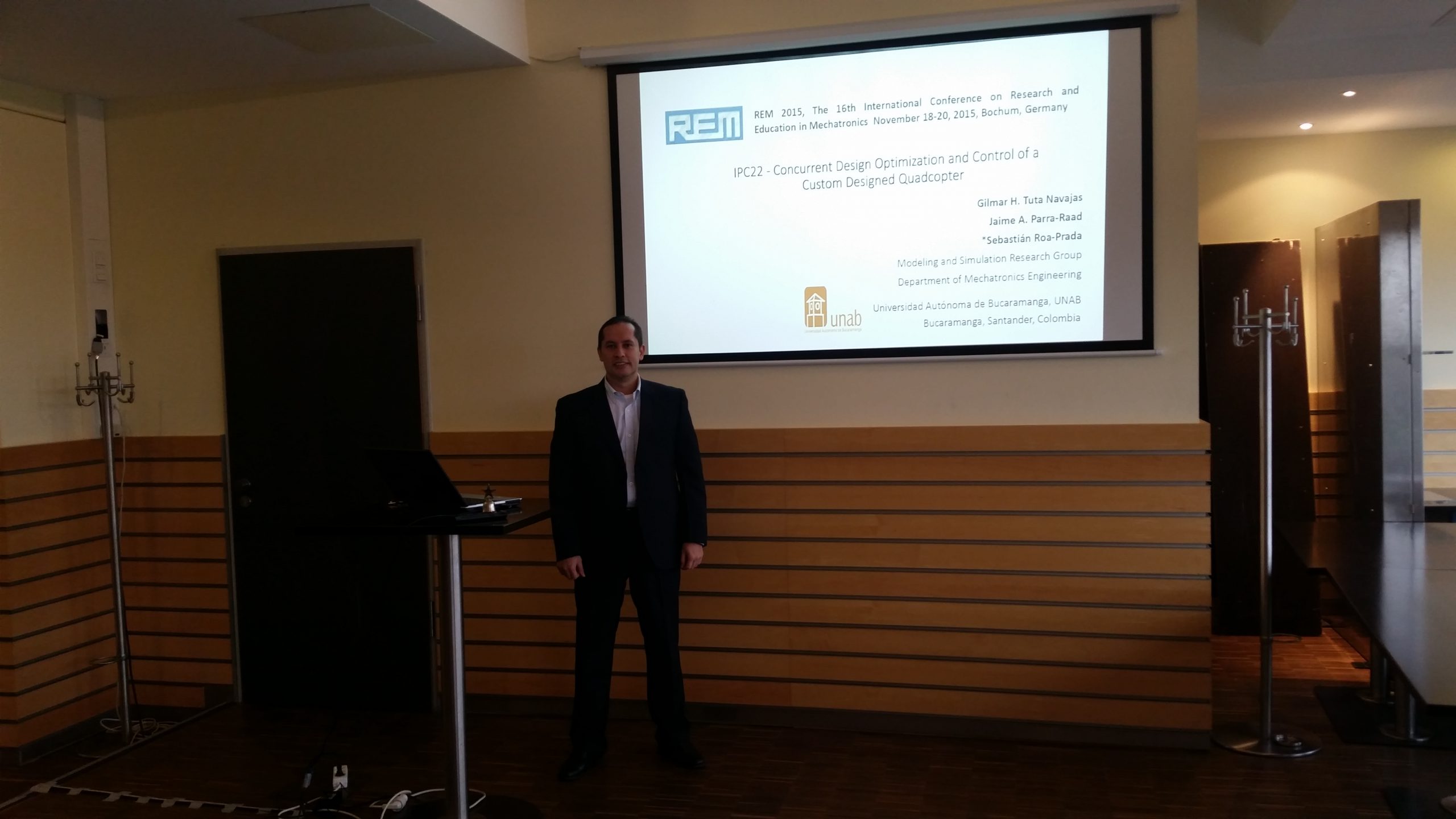 Profesor de Ingeniería Mecatrónica ponente en Alemania