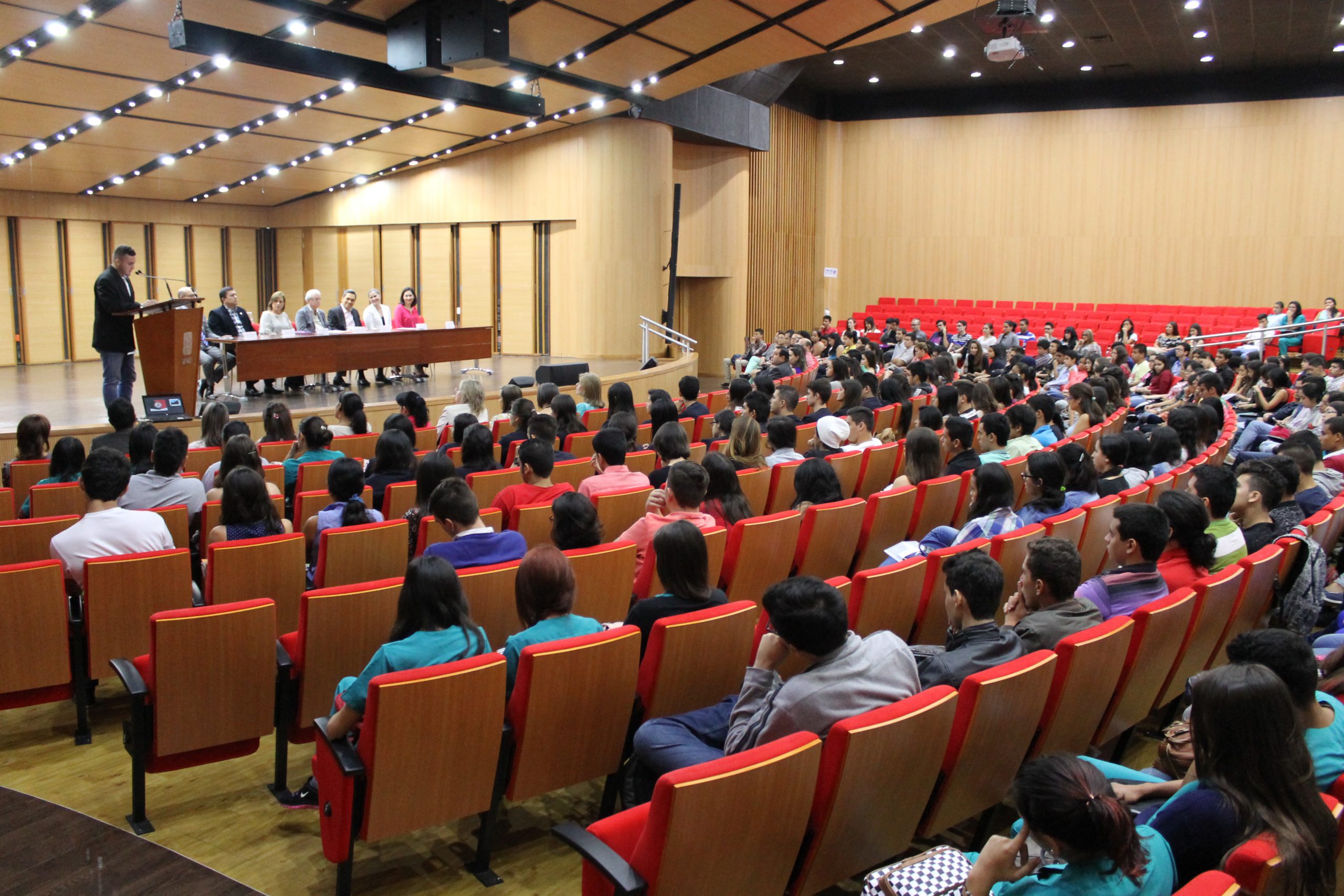 UNAB dio la bienvenida a nuevos estudiantes