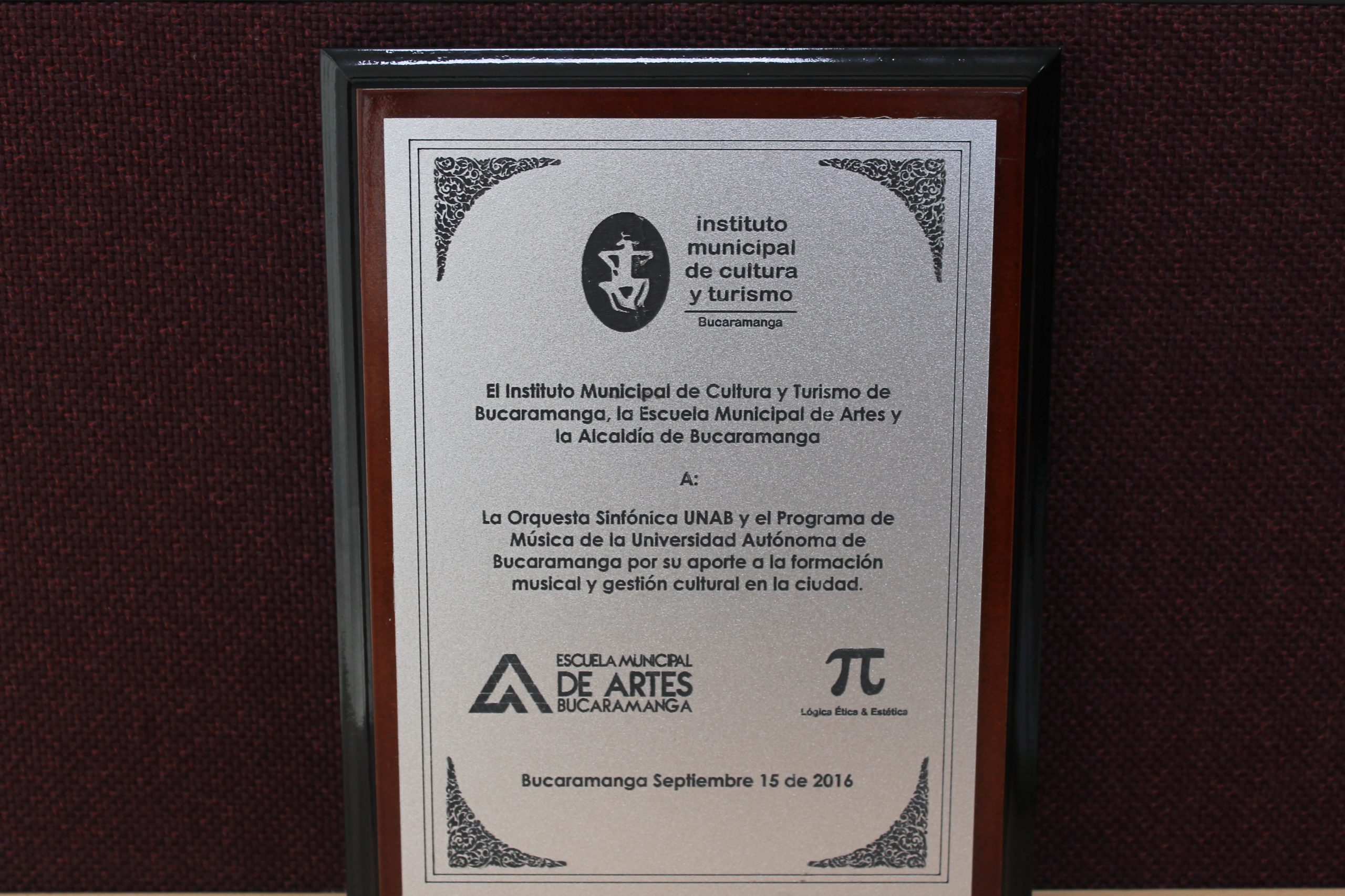 Reconocimiento a la UNAB