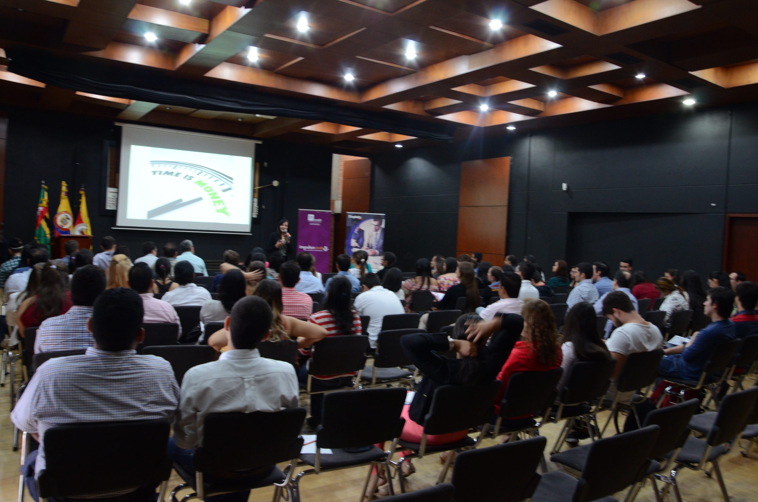 Los graduados UNAB, visitaron la Feria del Empleo 2016