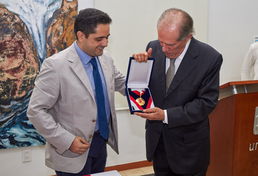 Rector de la UNAB recibe Medalla de Honor y Mérito concedida por la Sociedad Colombiana de Arquitectos