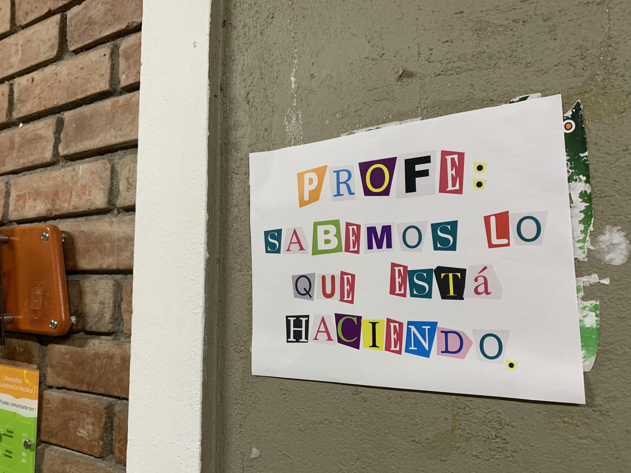 Profe: Sabemos lo que está haciendo, tenemos que hablar