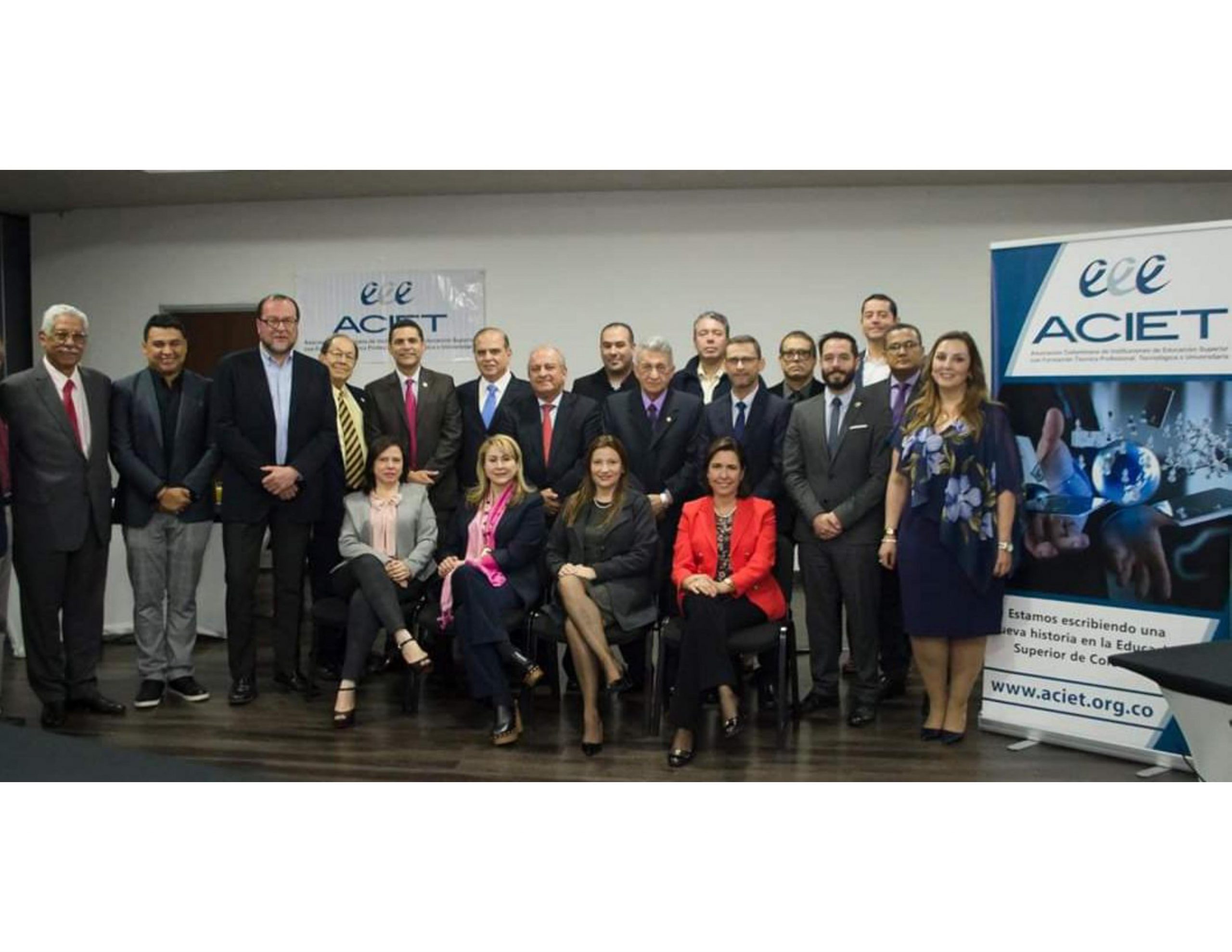 UNAB miembro principal de la junta directiva de ACIET