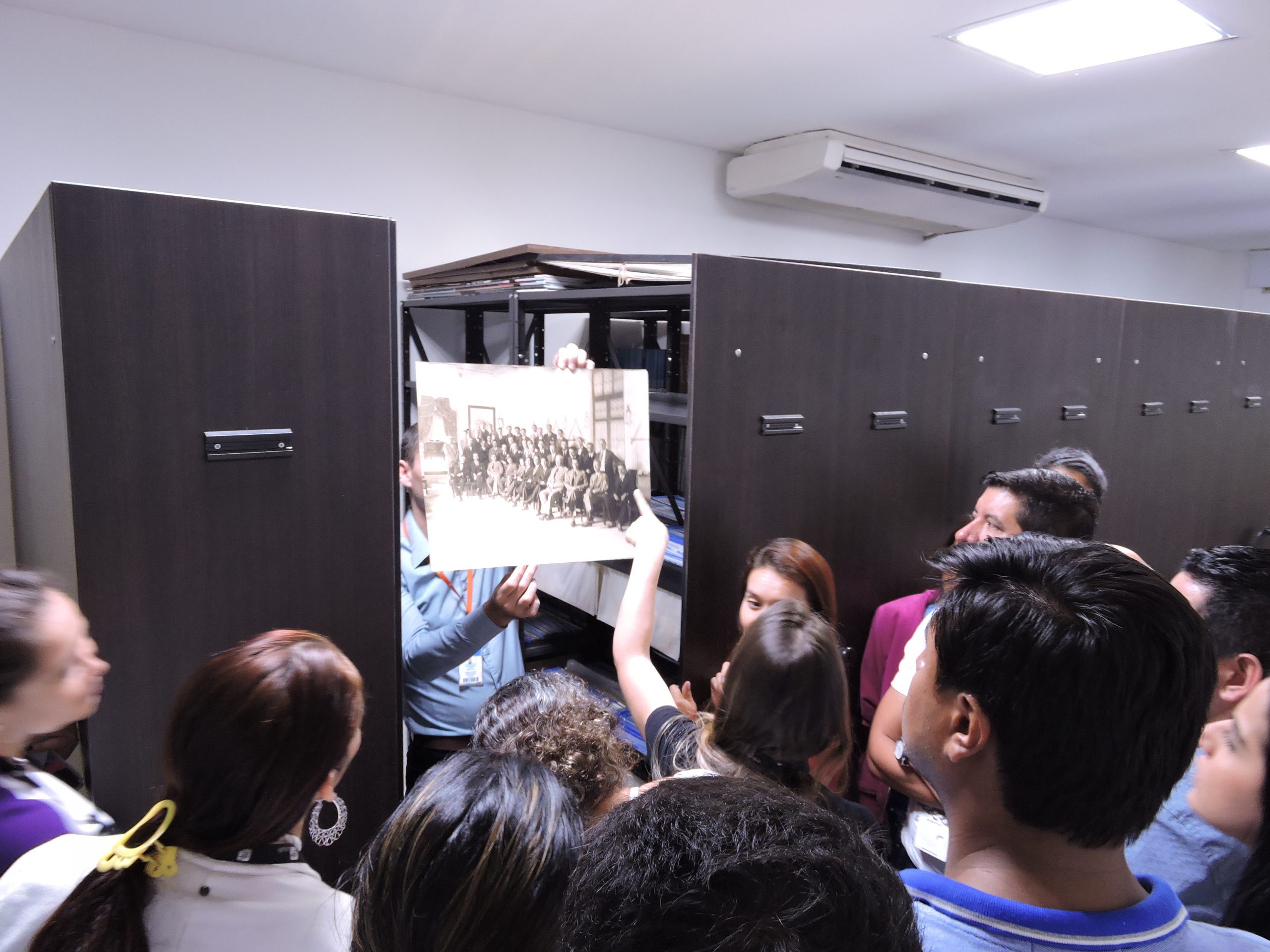 Visita guiada en el Archivo Fotográfico de Santander  ARFOS