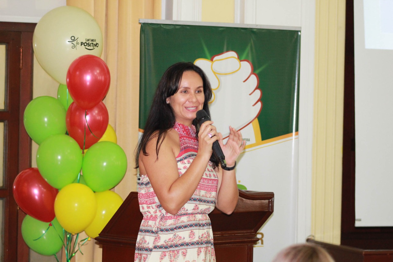 Profesora UNAB participa en proyecto sobre crianza positiva