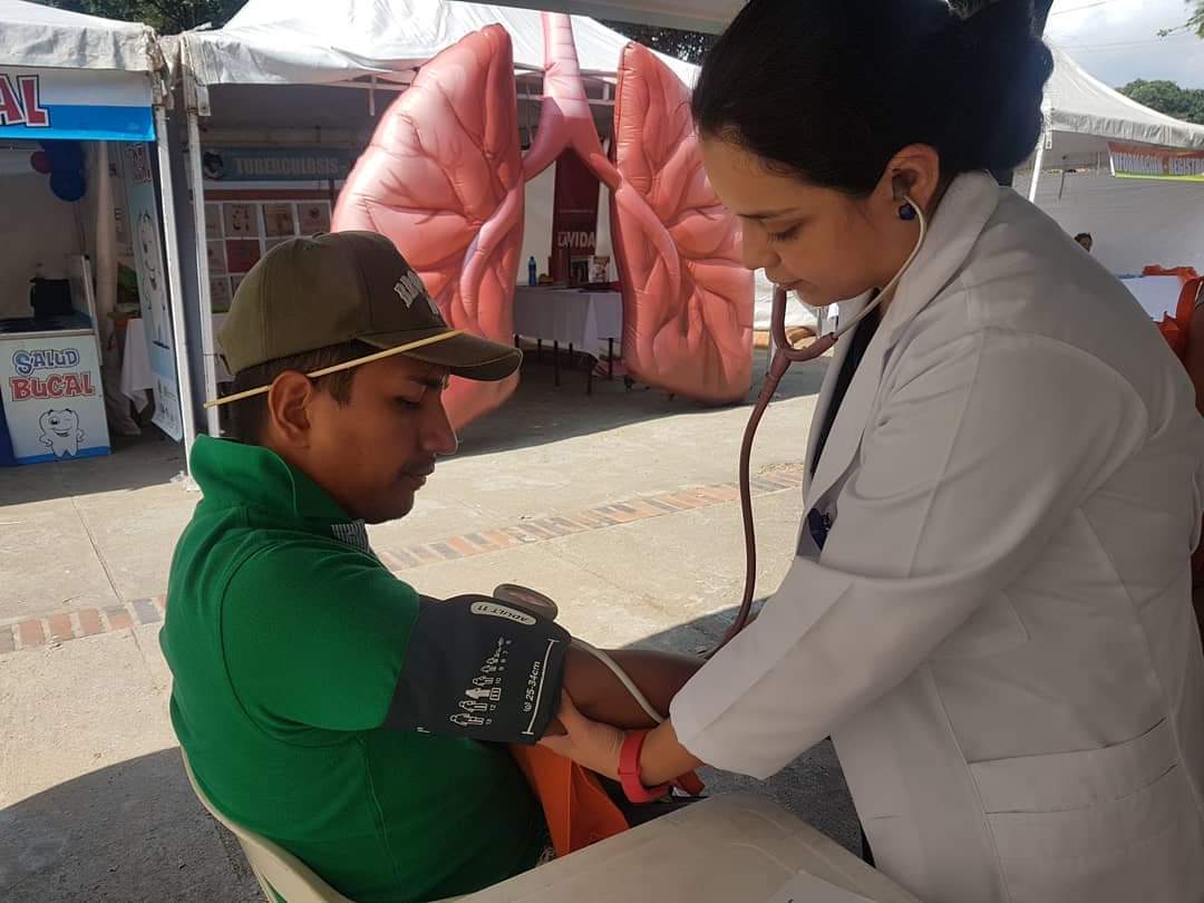 Estudiantes de Medicina de la UNAB participaron en ferias de la salud