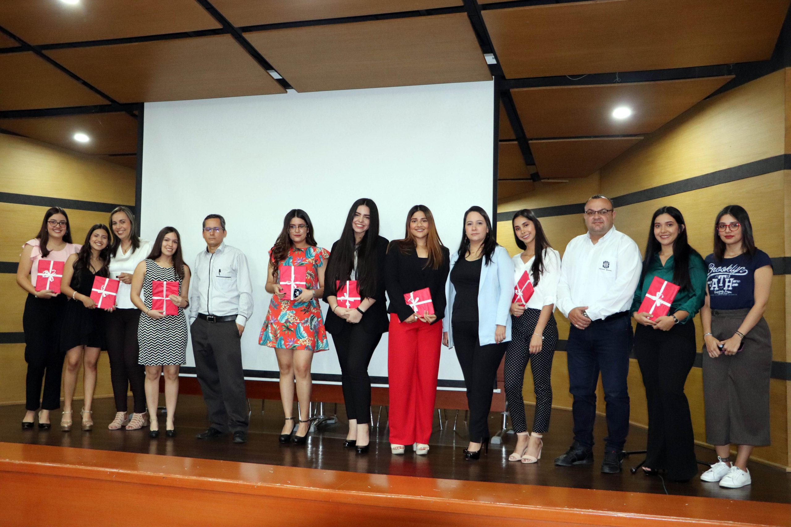 Estudiantes DUAL presentaron soluciones a empresas santandereanas