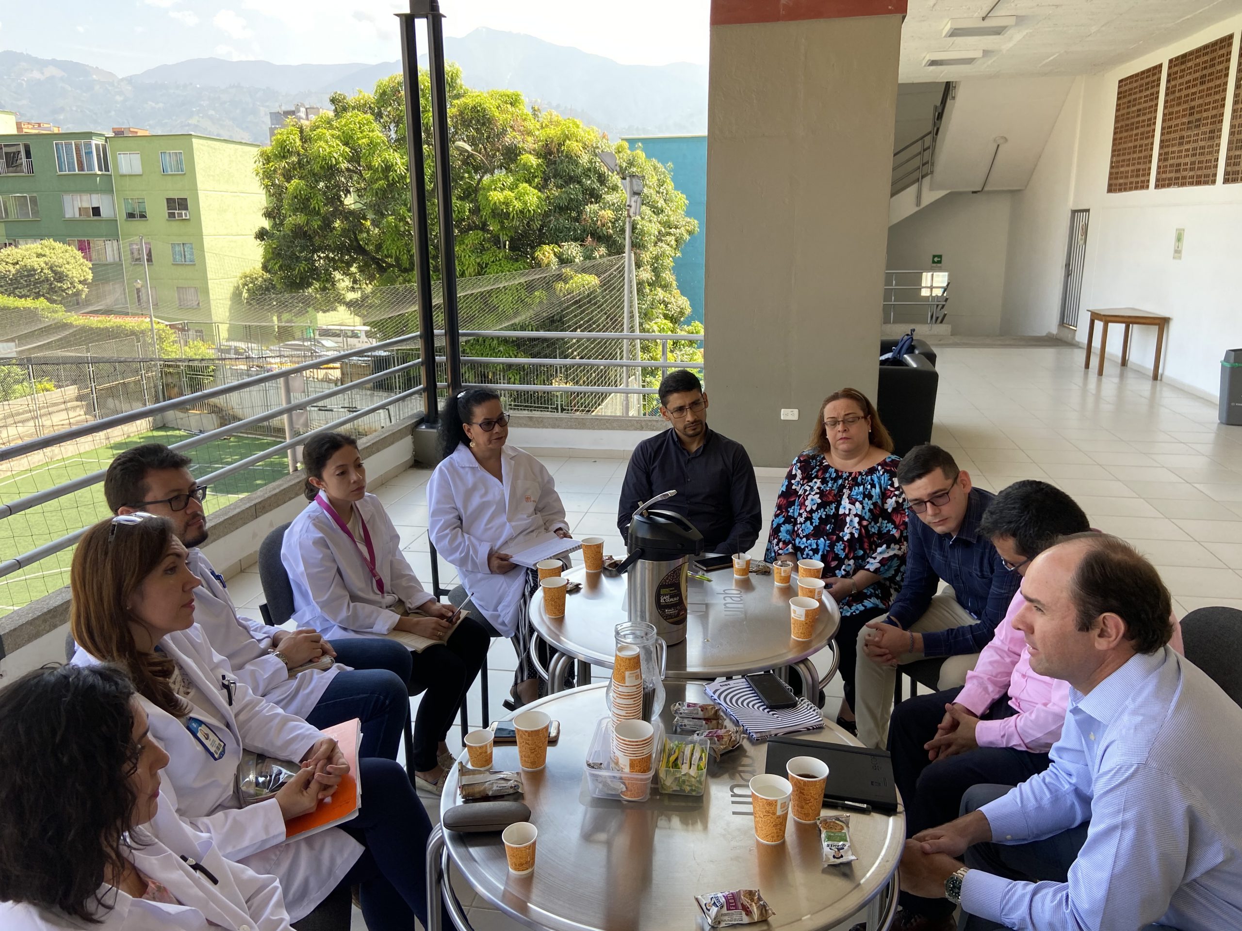 Docentes de El Bosque se toman un café con Juan Camilo