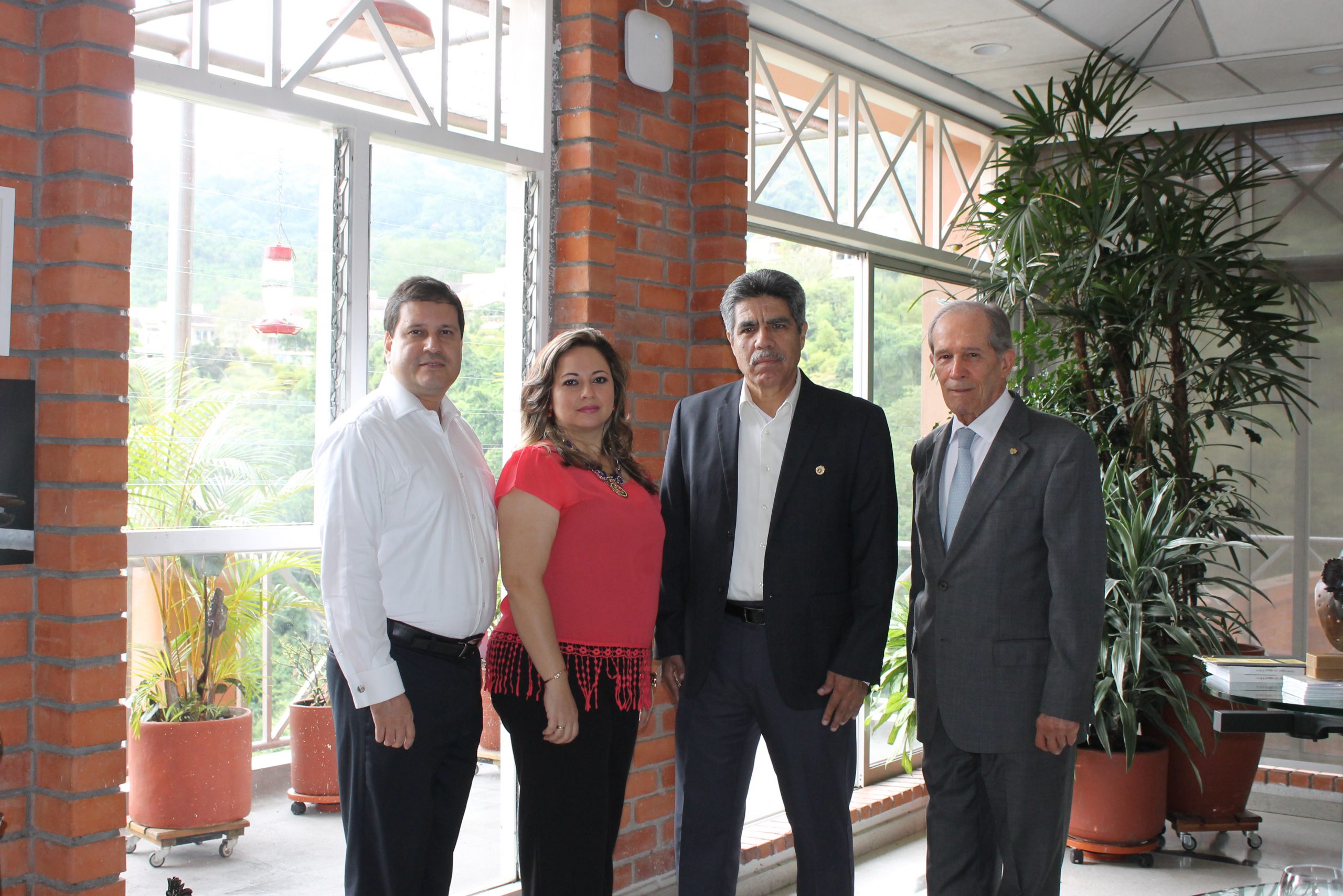 Representante de Cetys Universidad de México, visitó la UNAB