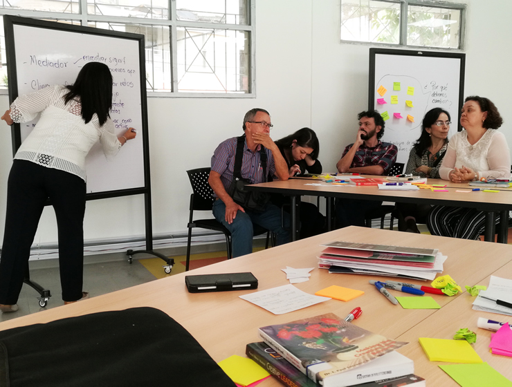 Programas de Educación y Literatura participaron en taller de UNAB Creative