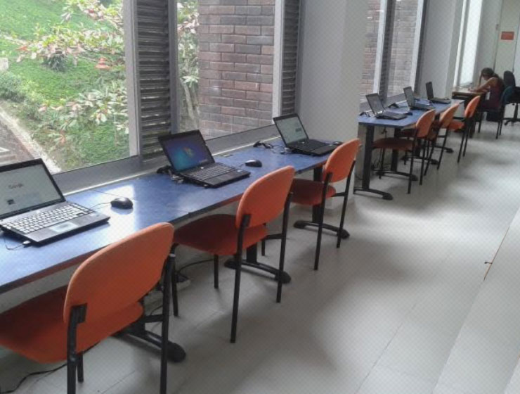 Biblioteca tiene nuevos computadores para consulta