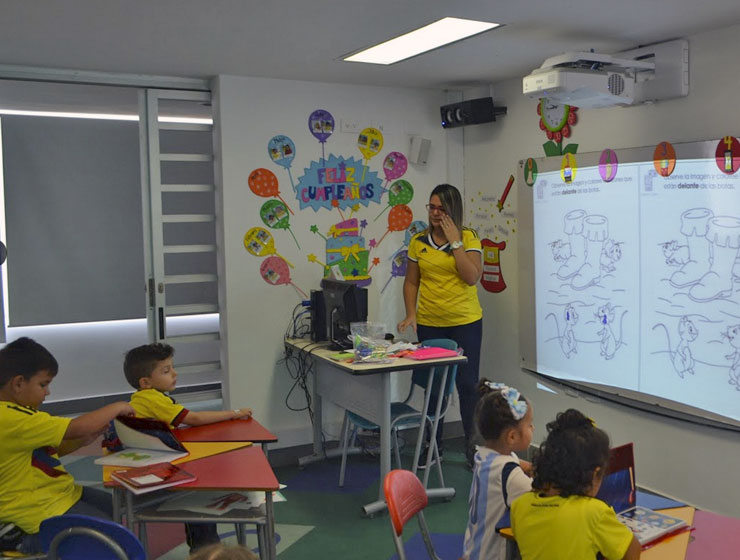 Dotación tecnológica Preescolar Instituto Caldas