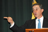 Presidente Uribe felicita a 15
