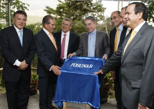 «Ni un paso atrás, sigamos trabajando por la Patria»: Uribe Vélez