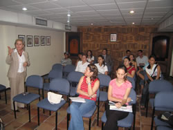 El exterior espera por usted