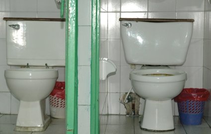 Encontrar baños públicos es una tarea difícil