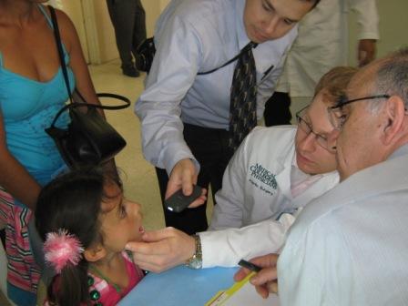 Médicos de Winsconsin operan gratis en Bucaramanga