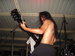 Heavy Metal   en Bucaramanga 
Entre aplausos y abucheos