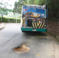 Huecos en las vías locales requieren solución urgente