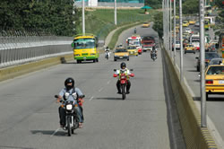 Motociclistas deben ir sólo por  la derecha