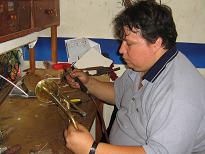 Reynaldo Gamboa, profesión: luthier