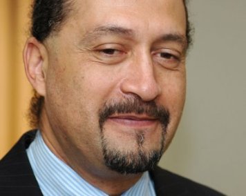 Las víctimas deben tomar el timón