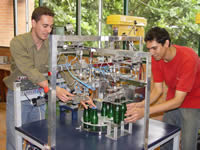 Estudiantes muestran sus proyectos