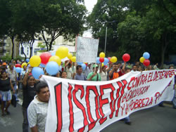 Vendedores de  minutos para celular reclaman el derecho a trabajar