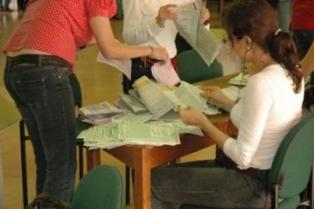 La falta de información provocó baja votación  para Parlamento Andino y consulta de  los partidos Verde y Conservador