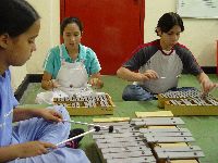 Los pequeños aprenden de Música