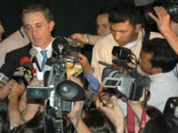 Uribe no encontró rival en su defensa del TLC