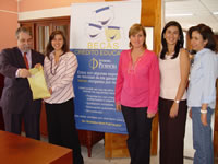 Inversora Pichincha entregó dos medias becas