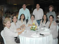 Regalos, música y felicitaciones en el Día de la Secretaria