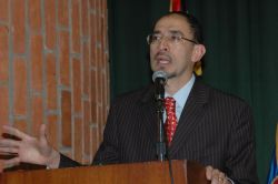Abogado de la UNAB, fiscal e instructor de jueces en Iraq