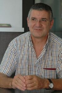 El contador, la mano derecha