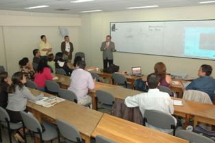 El rector con sus estudiantes