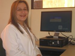 Médica panameña se especializa en la UNAB