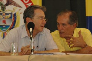 UNAB, 57 años de historia y Doctorado a Uribe Vélez
