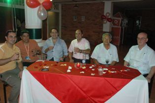 Ellos también celebran