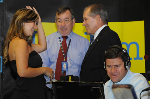 Vicky y La FM al aire