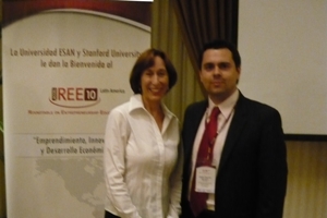 Evoluciona presente en evento de la universidad de Stanford