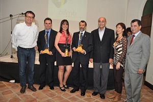 El Profesor Guillermo León Aguilar Roldán, recibe la Pluma Dorada