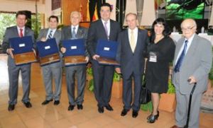 La Universidad exaltó a sus graduados destacados