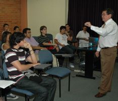 Las universidades deben hacer programas flexibles
