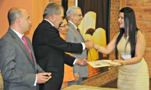 Derecho graduó a 119 profesionales y especialistas